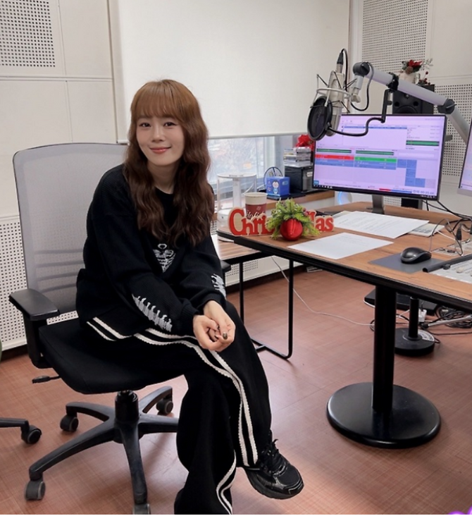 가수 <b>이수영</b>, <b>아들</b> <b>백혈병</b> 진단 알리며 9년 지킨 라디오 잠시 쉬는 ....