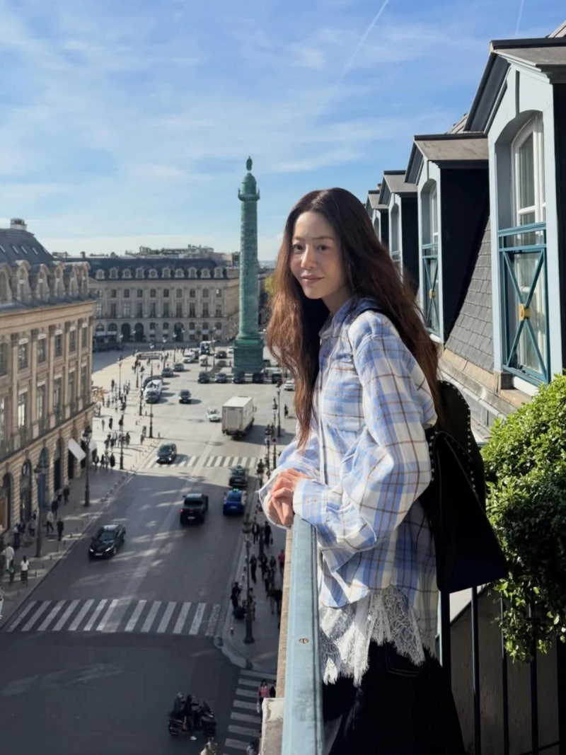 "와인보다 취하는 독보적 아우라"… 고현정 파리서 블랙룩 입고 55세 비주얼 뽐내다
