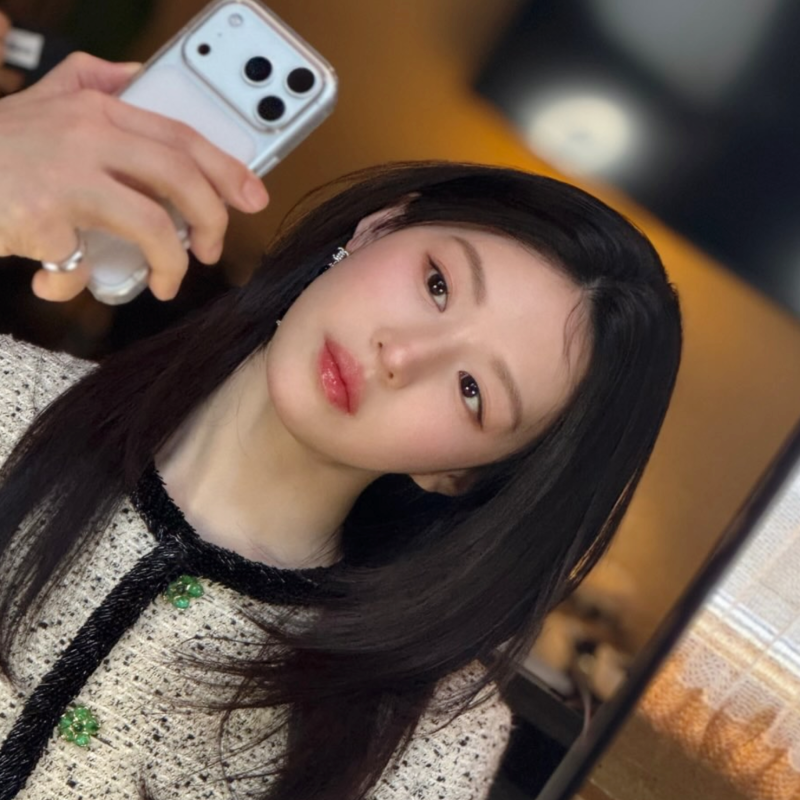 "걸어다니는 인간 샤넬" 고윤정 마리끌레르 커버 공개되자 패션가 들썩