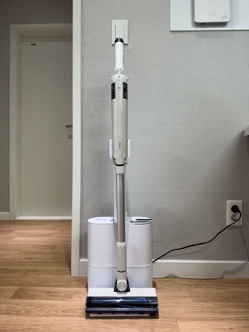샤크 초경량청소기 추천 LC152 후기, 1.7kg 가벼운 무선청소기에 자동 먼지비움까지