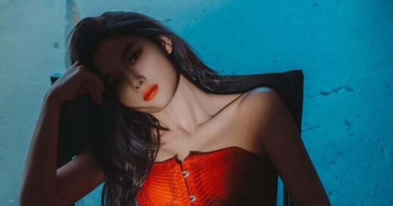 김유정, 과감 오프숄더 드레스로 고져스하게..국민여동생 이미지 싹