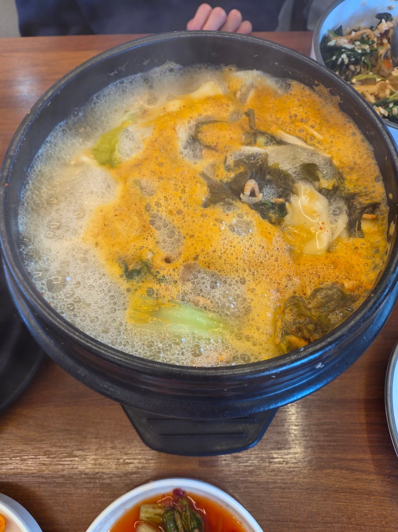 Review of Dried Cabbage Sujebi at Sigol Hyanggi Gimpo Unyang-Geolpo Branch, Jeon Hyun-moo's Favorite Restaurant from "I Live Alone"