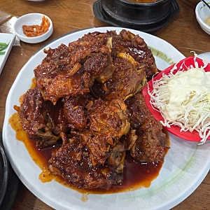 [서울 / 역삼동] 신동궁 감자탕 · 뼈 숯불 구이_매콤한 뼈구이를 먹을 수 있는 24시간 영업 강....