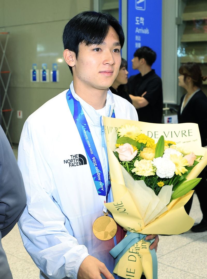 금메달 목에 걸고도 사과문부터 쓴 한국 축구, 19살 막내가 벌인 일의 진짜 민낯