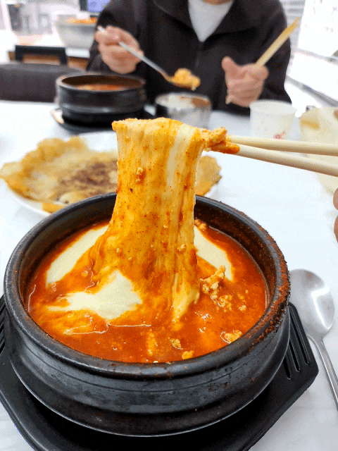 강릉 중앙시장 맛집 추천 이건 무조건이다 치즈쫄면순두부 '온정당'
