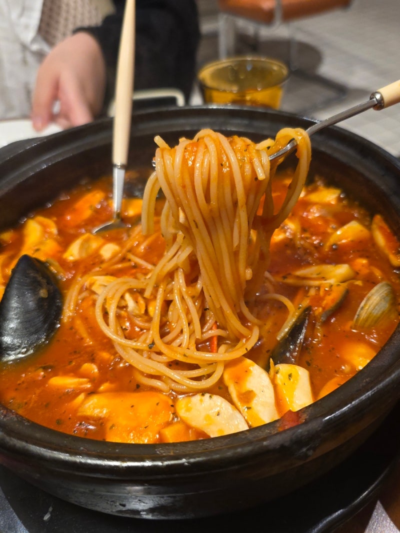 수원타임빌라스맛집 운멜로 빼쉐 뚝배기파스타, 풍기 크레마 추천