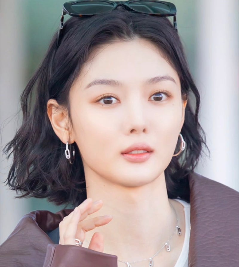 Kim Yoo-jung's Bob Changed Her Vibe Completely, Plus Her Prettier-Than-Ever Autumn Fashion