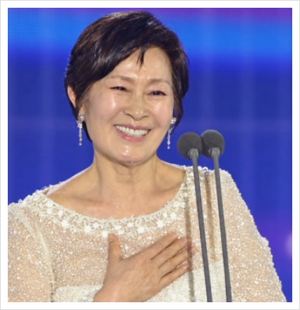 김혜자 나이 프로필 가족관계 (남편 사별, 1남 1녀), 종교, 남동생 사망 이유, 출연료, 재산, 근....