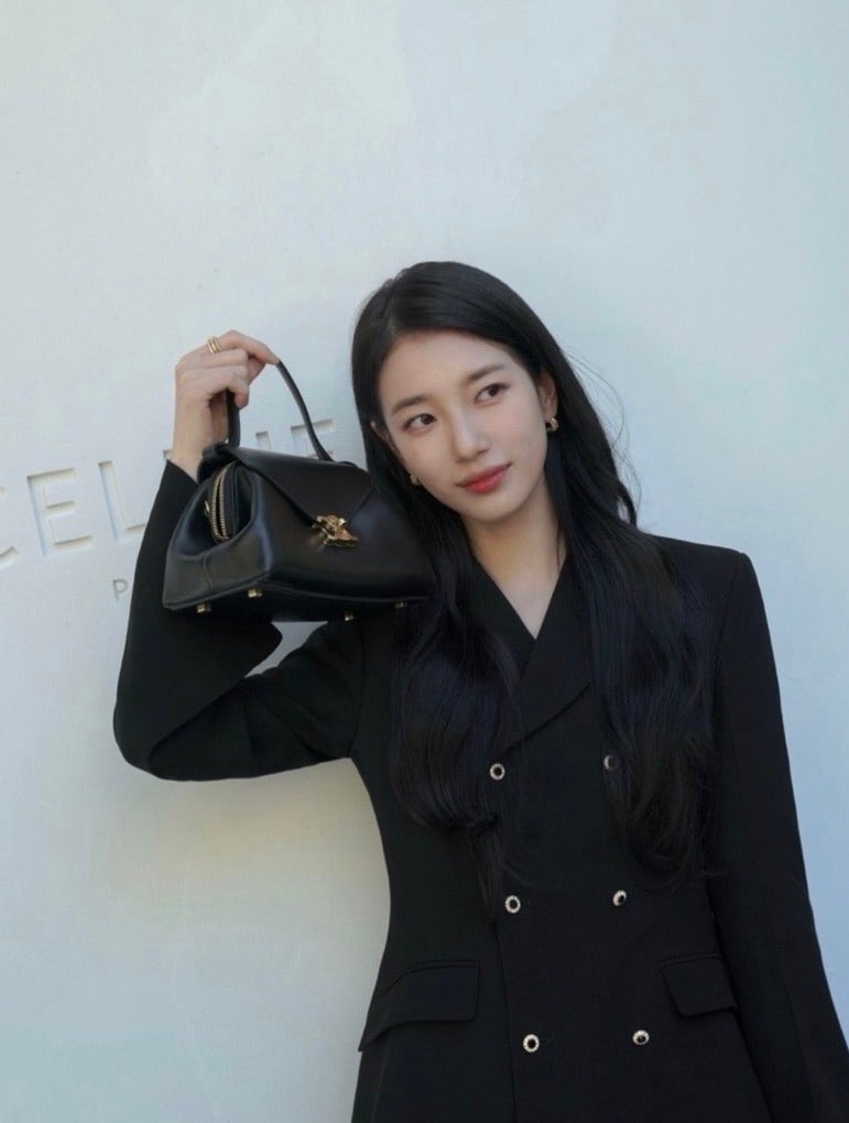 파리에서 재등장... 난리난 수지 셀린느 신상 가방