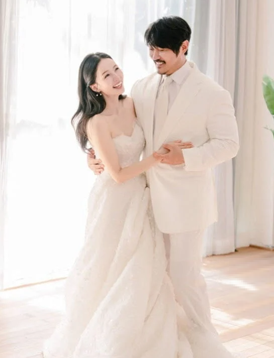 KCM 결혼식 세 아이 아빠의 약속, 유재석 사회 김범수 축가로 15년 만에 올린 웨딩마치