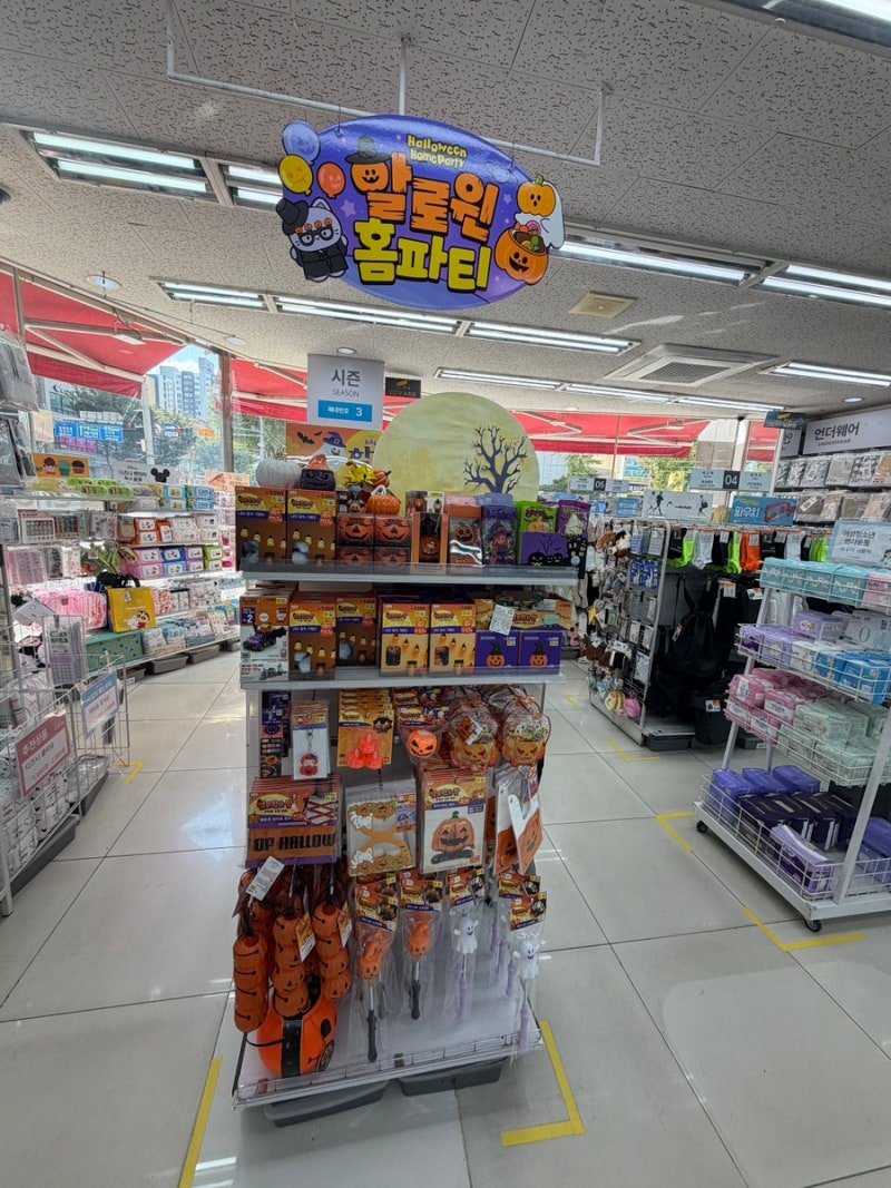 [다이소 할로윈 시즌] 파티 용품부터 코스튬까지! 매장 진열 상품 완벽 정리 분석 Guide