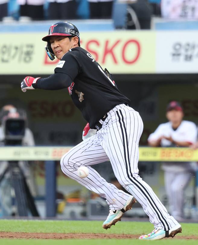 LG 오지환 무릎 부상, 스스로 걷지 못해 병원 이동 검진 결과는?