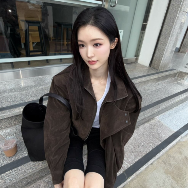 “이 조합을 이렇게 소화한다고?” 분위기 미친 조혜주 인스타 패션, 브라운 스웨이드 재킷 ....