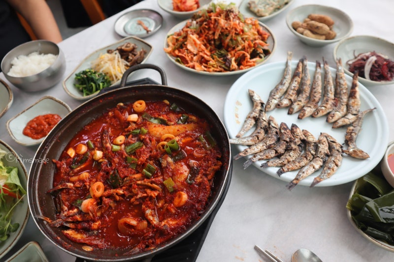 부산 기장 멸치회무침 쌈밥 맛집은 대변항 이화장횟집 동부산롯데아울렛 근처 밥집 추천
