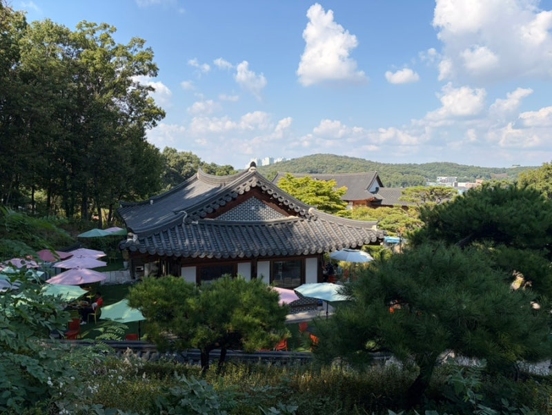 규모가 큰 화성 애견동반 가능 한옥 베이커리카페 해경궁 베이커리, 주말 나들이 추천
