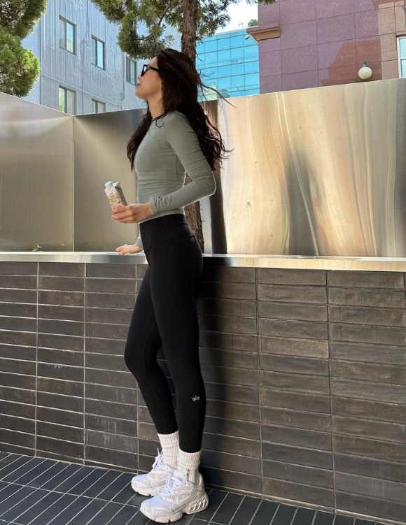 이러니 다 따라샀지;; 레깅스 대란 만든 여배우 패션