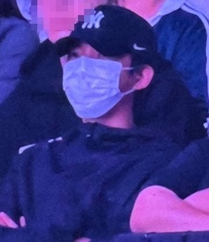"마스크로 꽁꽁 숨겨도 터져나오는 아우라" 임영웅, 도경수 콘서트서 목격에 팬들 술렁