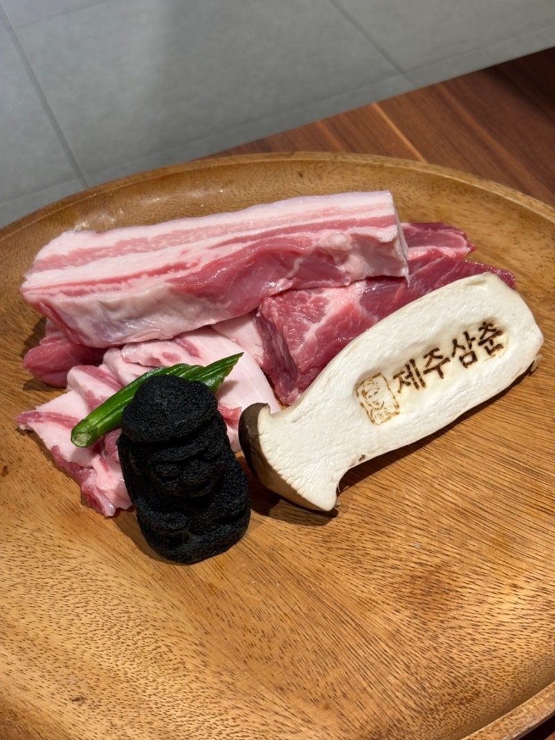 [제주] 함덕해수욕장 맛집 훈연흑돼지 후기 "제주삼춘 함덕해수욕장 흑돼지"