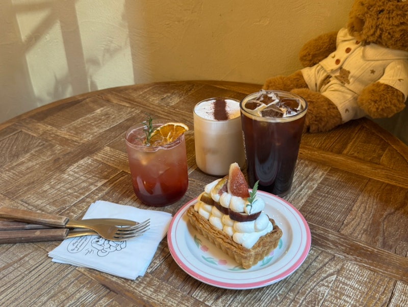 부산 전포 카페 힙피 크림 파이가 맛있는 분위기 좋은 대형카페