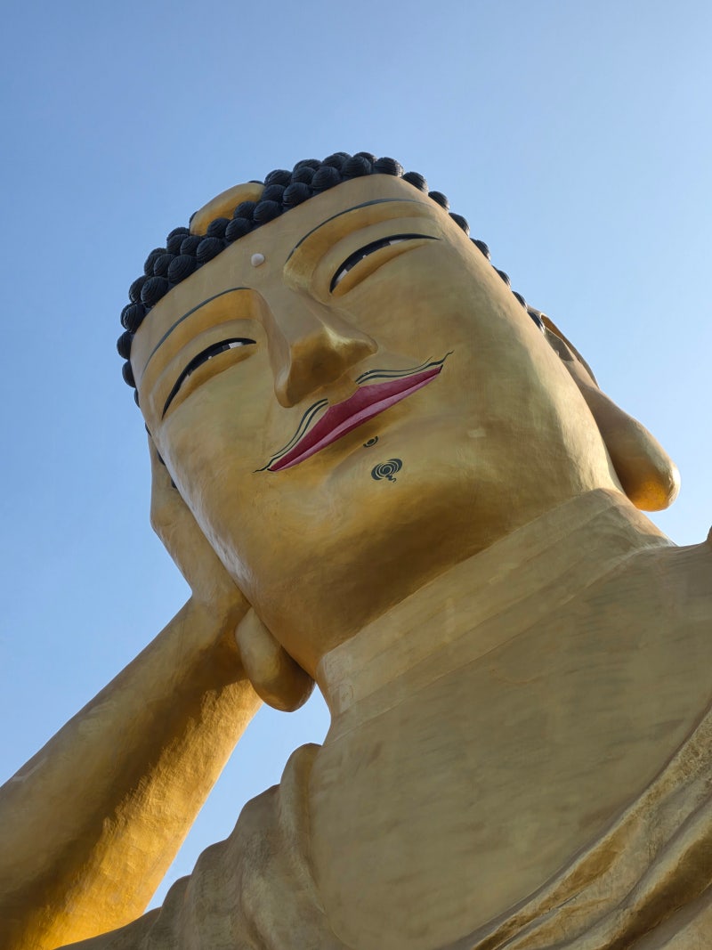 밀양 영산정사 와불상｜세계 최대 규모의 거대한 황금 와불과 사찰 둘러본 후기
