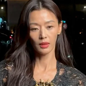 전지현도 못 피한 ‘급노화’? 생로랑 사진 한 장에 난리…“당긴 것보다 자연스러워” 현실....