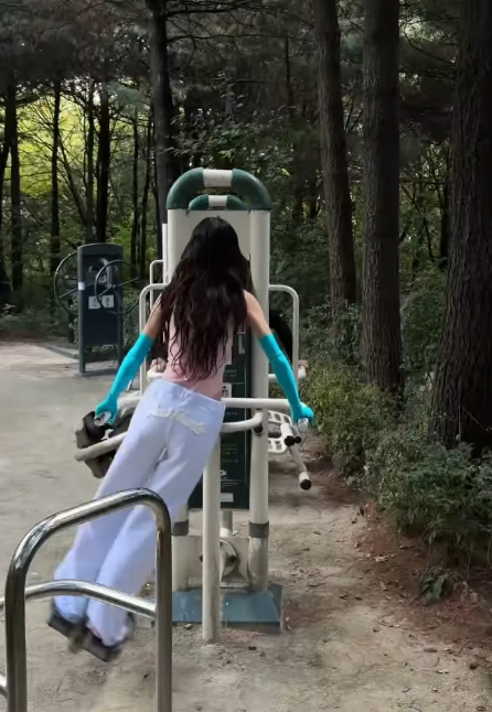 산스장에 저 비율 뭐야? 장원영 멀리서도 연예인 티 나네…
