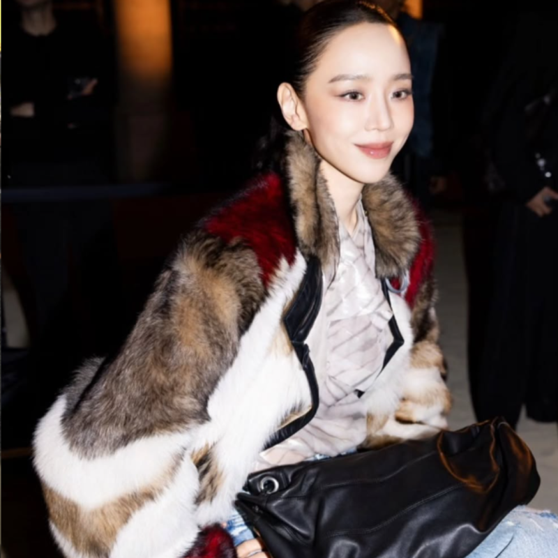 이렇게 키 큰 줄 몰랐네.. 파리서 비율 제대로 드러난 30대 여배우 패션