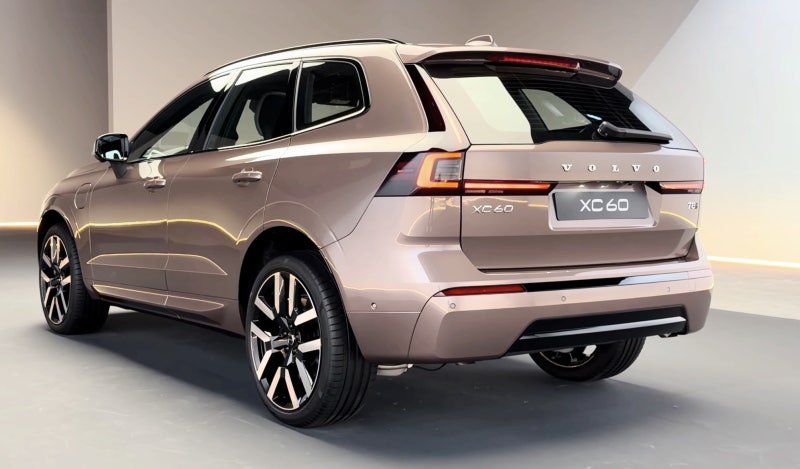 볼보 XC60 신형 B5 6천만원대 가격 T8 61km 전기주행과 울트라 옵션