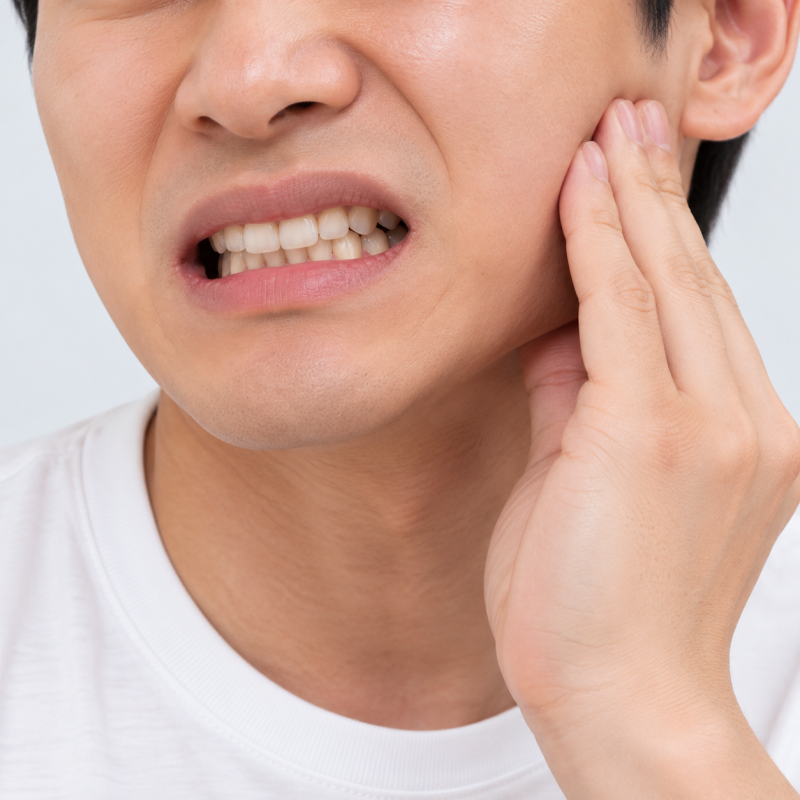 경산치과 임플란트 염증을 일으키는 뜻밖의 원인 1위는?