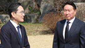 "삼성전자 팔고 하이닉스 두 배로 샀다" 국민연금 따라 나도 갈아타야 하나