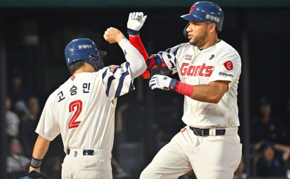 레이예스 201안타 최원준과 공동 1위