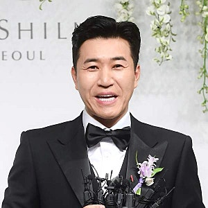 김종민 아내 임신, 47세 예비 아빠 되기까지..1년간 금주로 지독하게 관리한 끝에 해내