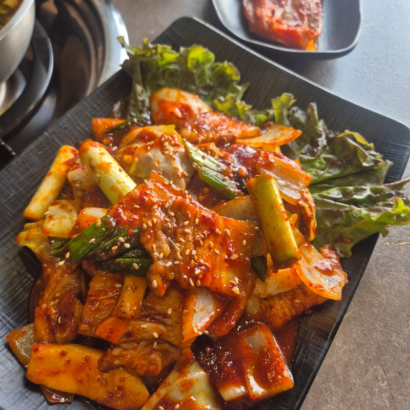 울산 캠핑 고기집, 텐트 구경하고 제육볶음에 된장찌개까지 든든했던 하이루 캠핑바베큐 점....