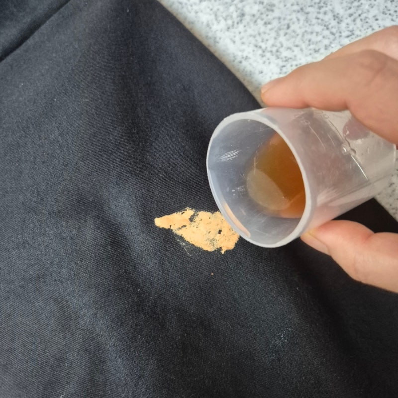 옷에 묻은 아이 클레이 지우기! 식초 하나로 30초만에 말끔하게 제거 하는 방법
