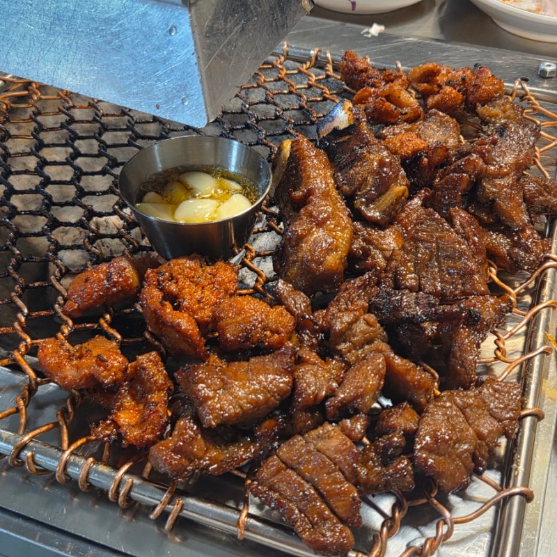 서울시청 돼지갈비 추억의 맛 그대로! 레트로 감성 가득한 교대갈비집 시청점 솔직후기