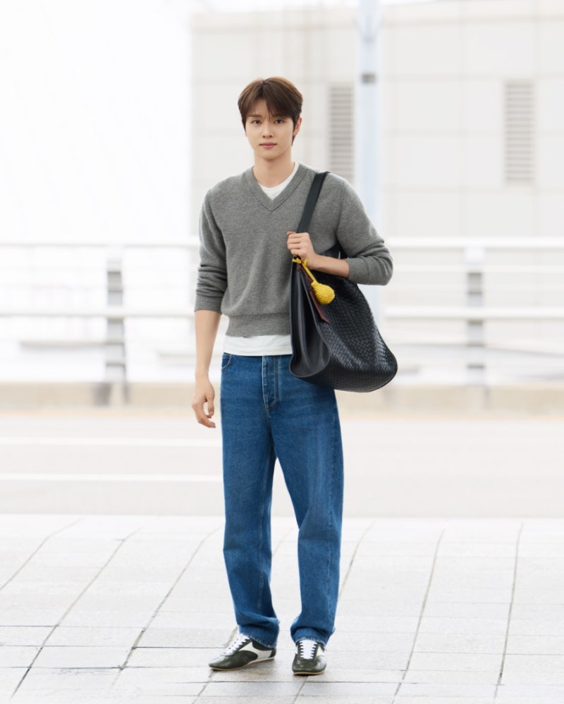 라이즈 성찬 일부러 이 가방 돋보이게 하려고 대충 입은거라는데 들고있는 가방 정체는??