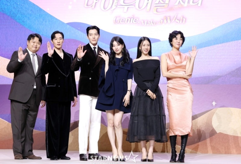 "진짜 드레스가 아니었어?" 수지 옆에서 미모 폭발한 안은진 반전 패션