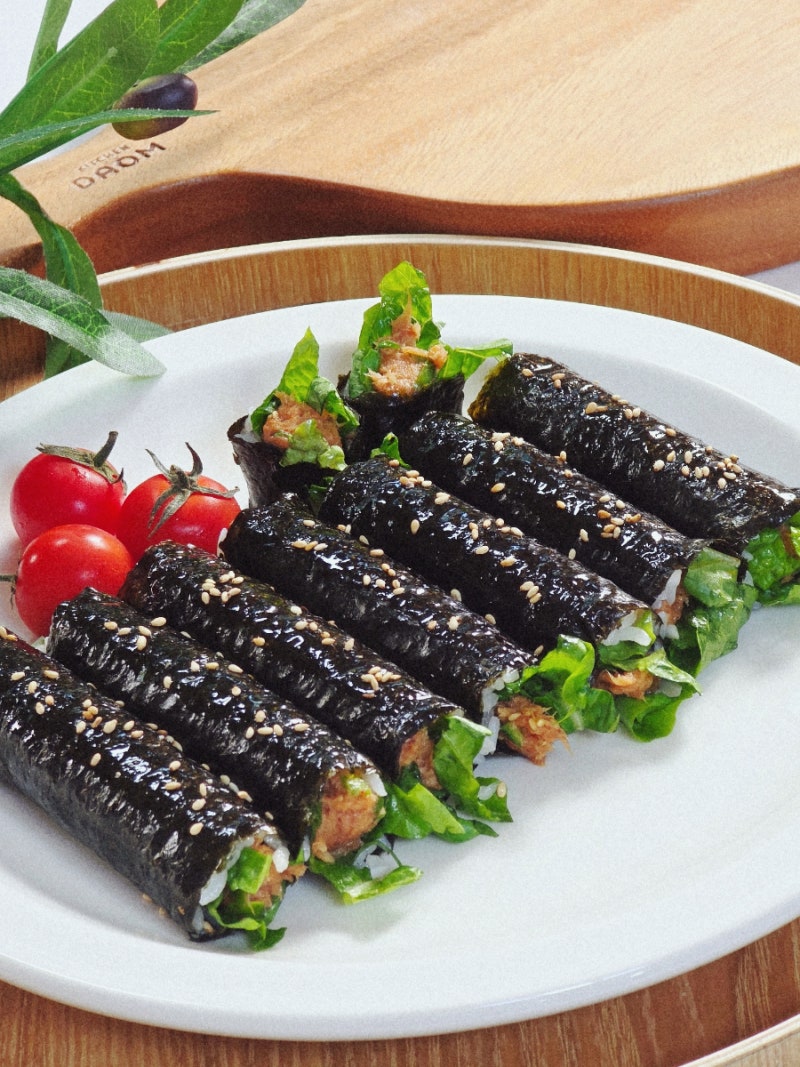 상추와 참치 딱 2개만 넣었는데 정말 맛있어요! 초간단 꼬마김밥 레시피