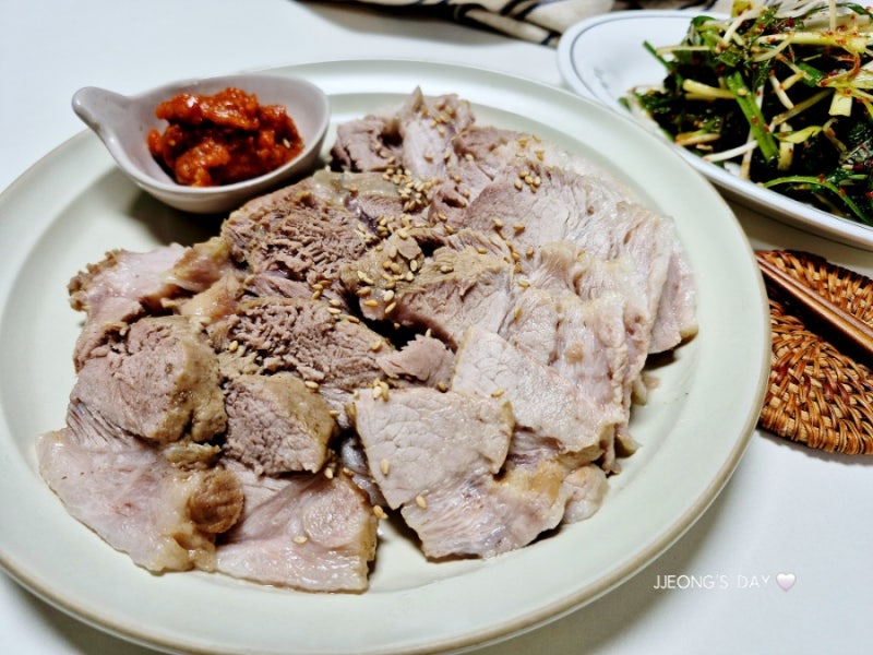 수육 맛있게 만드는 법, 전기압력밥솥으로 간단하게 만드는 부드러운 돼지고기 수육