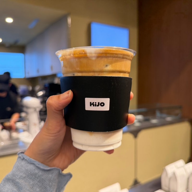 여의도 더현대 맛집 카페기조, 주말인데 웨이팅 없이 마신 커피 소금라떼