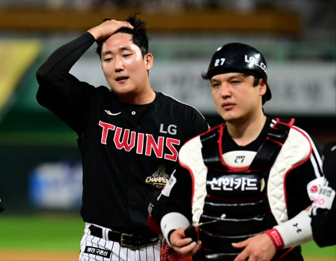 LG 7연승 뒤 충격의 8연패…오지환 부상·마무리 부진까지 한꺼번에 터졌다