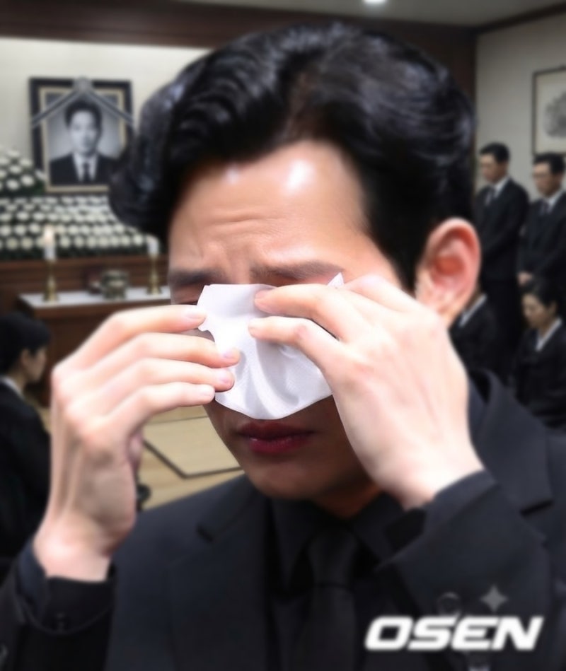 이정재 가족장 조용히 치르고 알려져,부친상 소식 공개 안했던 이유