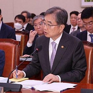 국정원장 미국행 막혔다는 주장…한동훈 vs 조현 정면충돌“반미 성향 때문에 입국 거부?” ....