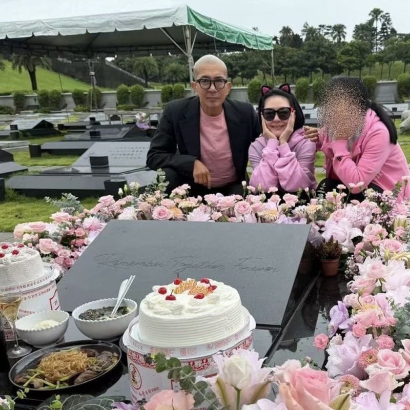 구준엽, 故 서희원 48번째 생일에 묘소 찾아…분홍 꽃과 케이크로 함께한 추모