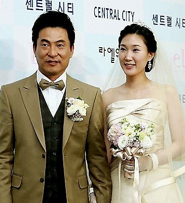 "배우 이한위" 프로필 나이 자녀, 19살 연하 아내와 사는 법