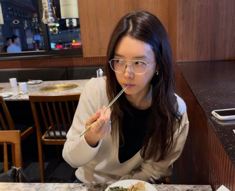 "아무 소금이나 안 돼요" 채정안이 48세에도 도자기 피부 지키는 아침 습관