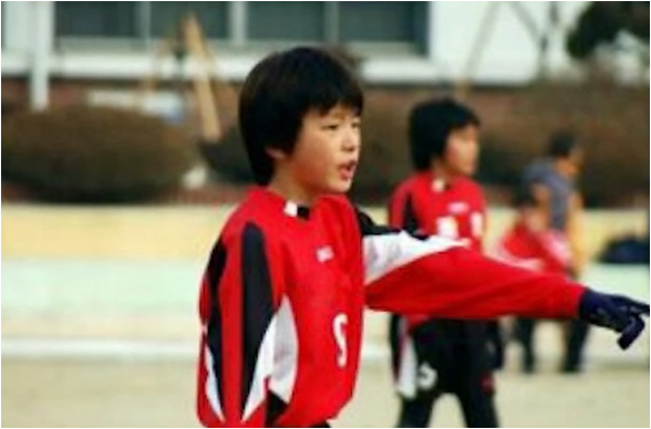 초등학교 4학년 때부터 21살 때까지 축구만 하던 소년, 레드벨벳 경호하다 같이 영화까지 찍....