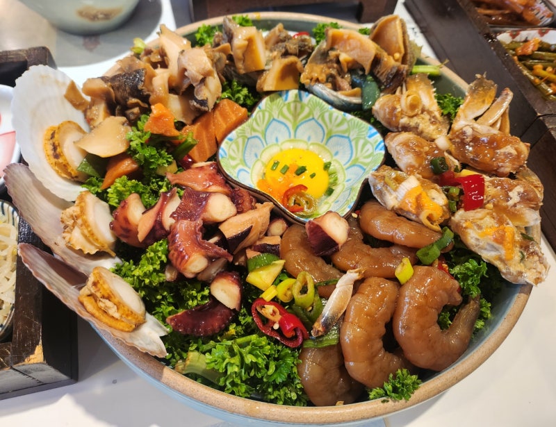 [속초 청초호 맛집] 속초 여행에서 먹어본 해산물 모듬장, 속초그바다로 후기｜꼬막솥밥까지