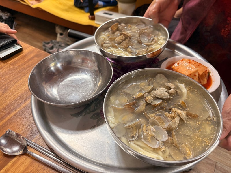 [태안 맛집] 바지락이 이렇게 많이 들어간다고? 태안 서부시장 파전칼국수