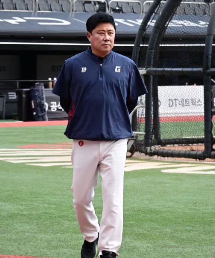 롯데 결국 감독 바뀌나…김태형 계약 만료 앞두고 ‘차기 사령탑 3명’ 급부상